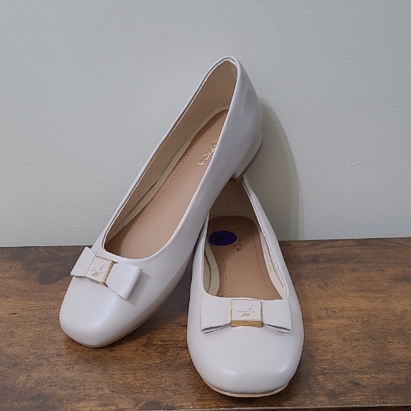 NWOB Nautica Cream Flats with Bow size 8.5 - Picture 1 of 10
